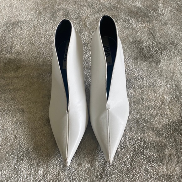 Zara white pointed toe booties - Picture 4 of 5